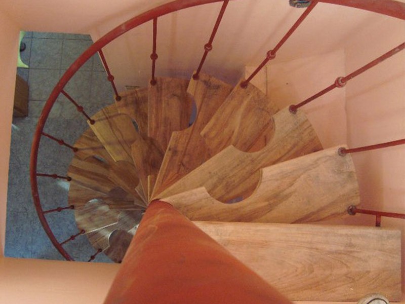 Escaleras medio caracol