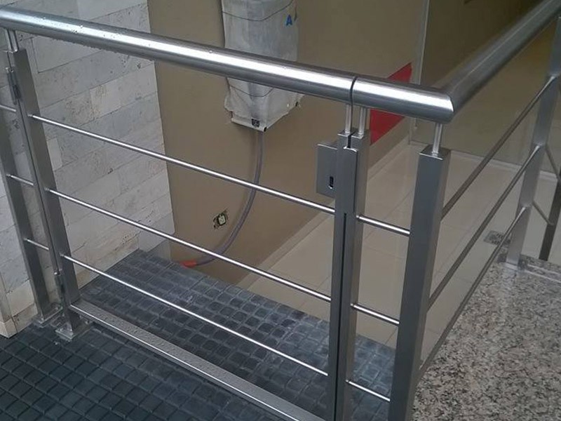 Barandas de acero inoxidable con varillas - Proyecto 3